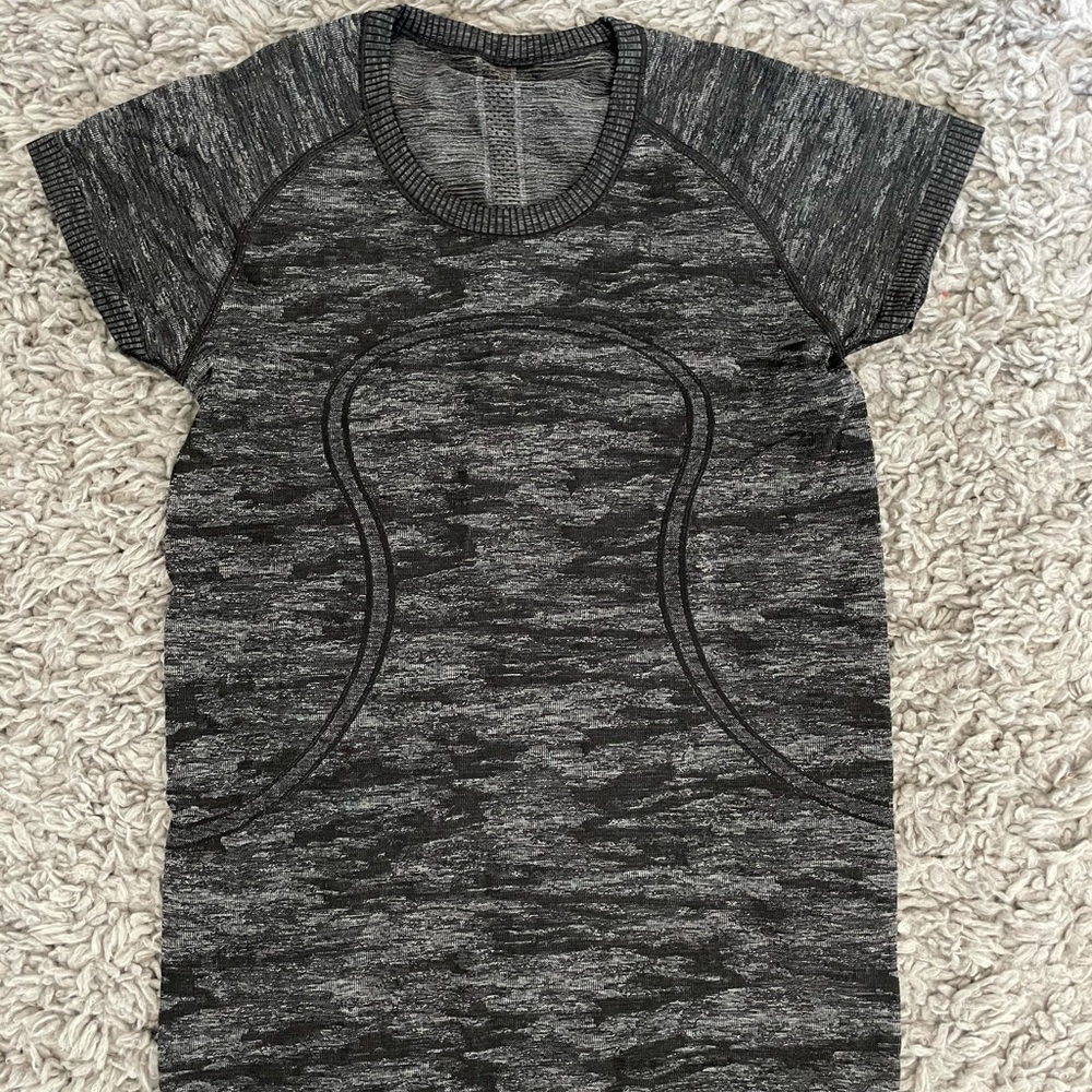 Lululemon short sleeve shirt